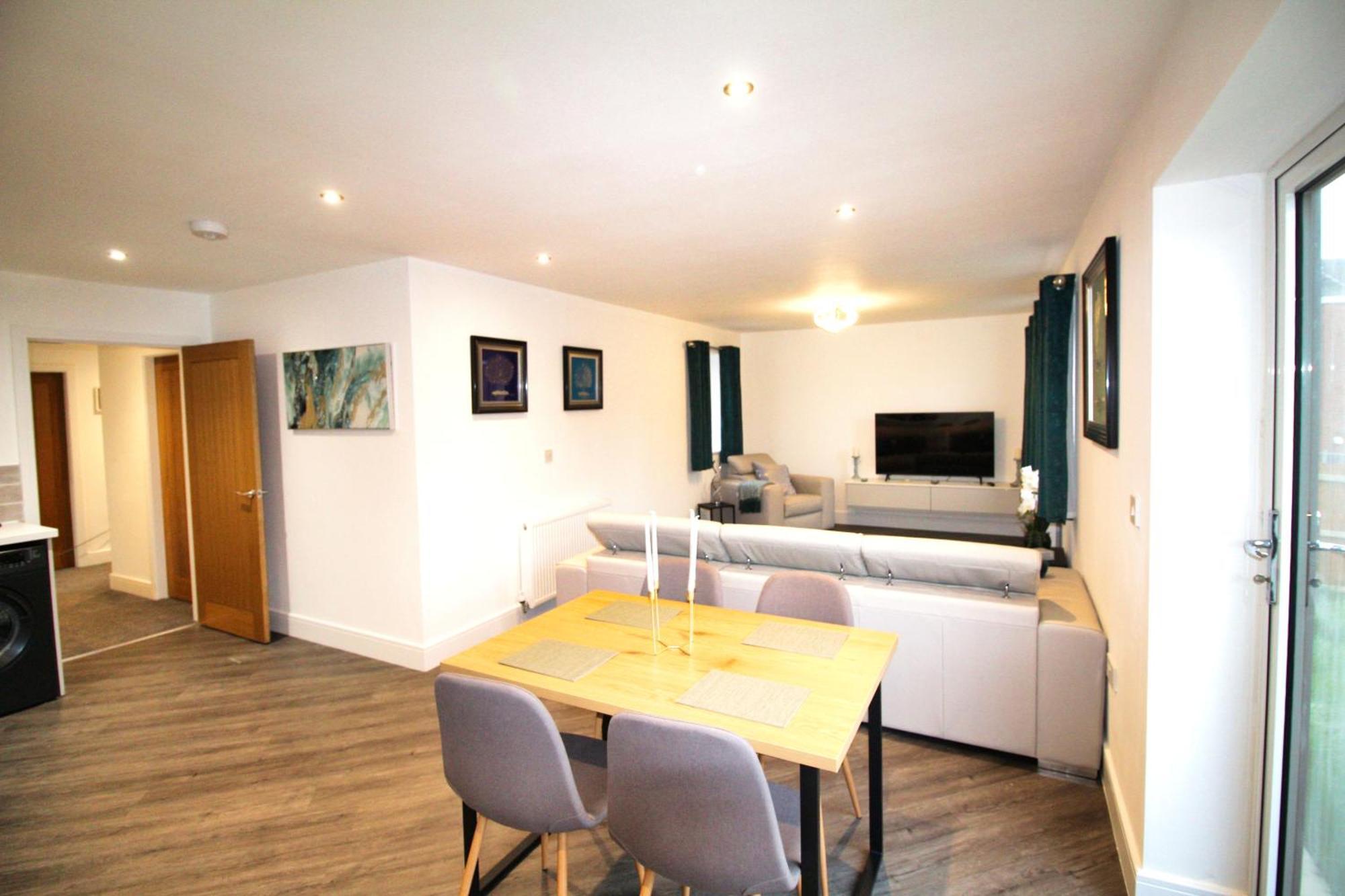 Rotherham - Rawmarsh - Great Customer Feedback - 2 Bed Bungalow - New Build - High End Furnishings - Wheel Chair Accessible - Large Enclosed Garden - Dog Friendly Luaran gambar