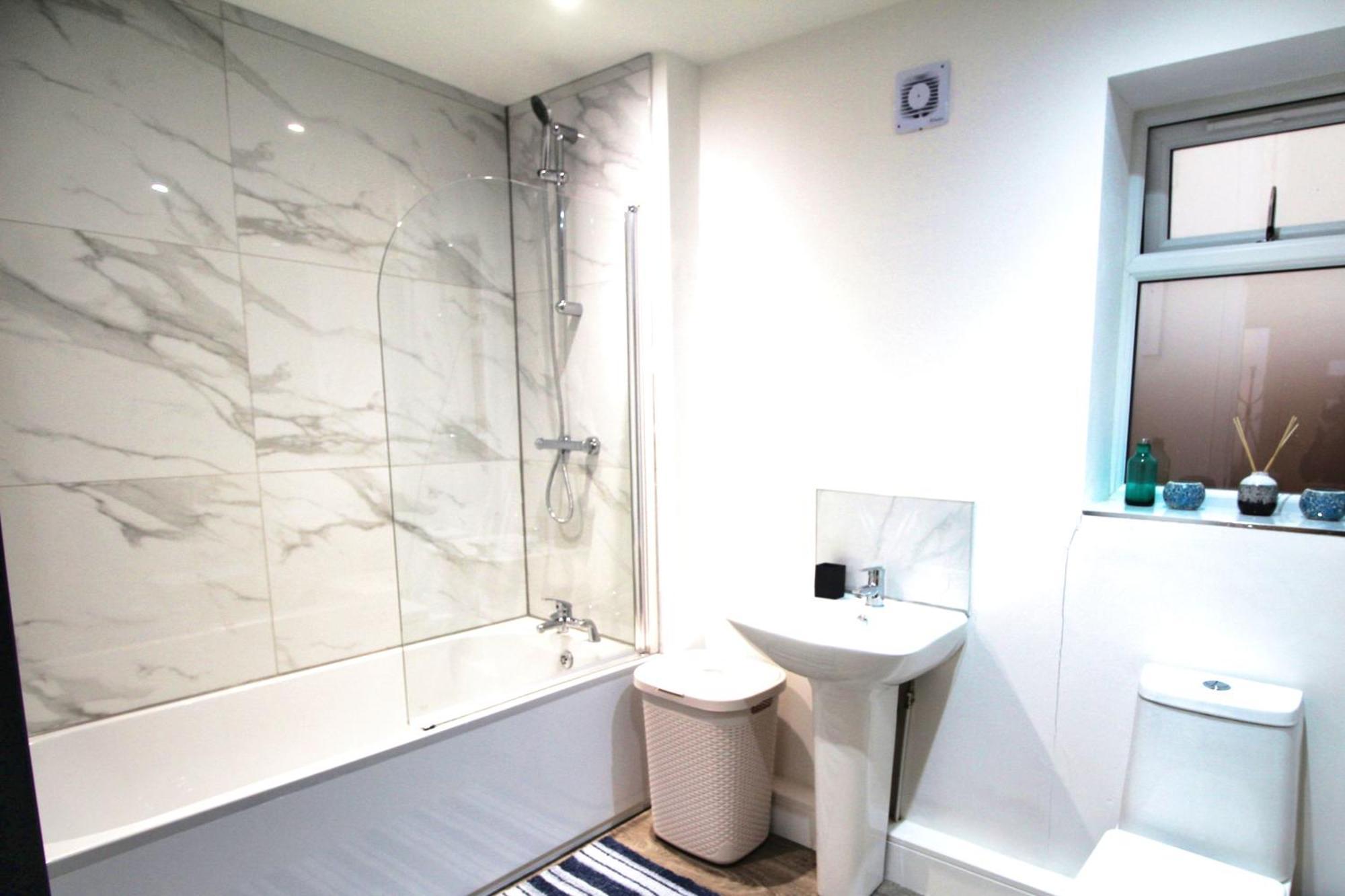 Rotherham - Rawmarsh - Great Customer Feedback - 2 Bed Bungalow - New Build - High End Furnishings - Wheel Chair Accessible - Large Enclosed Garden - Dog Friendly Luaran gambar