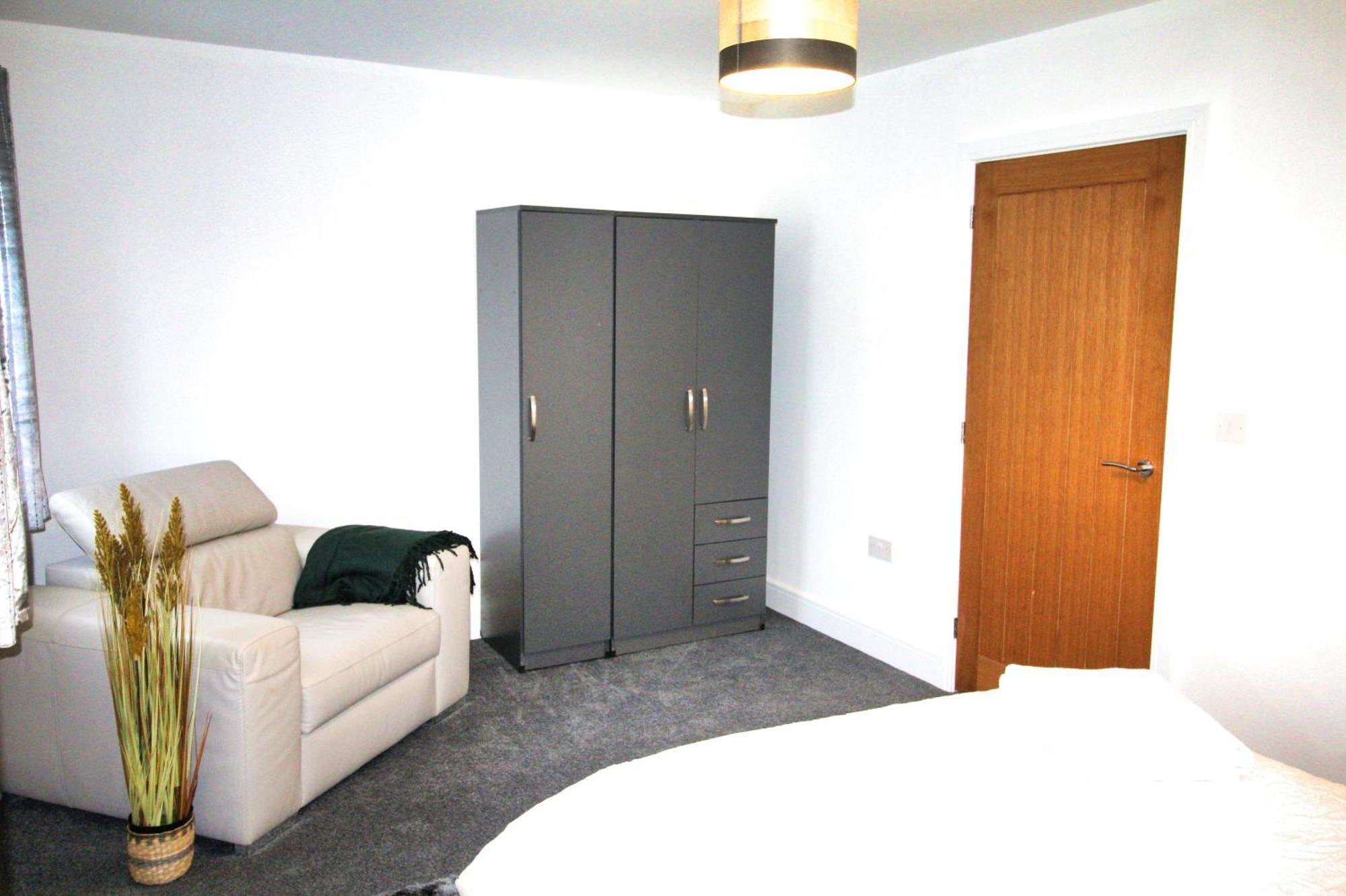 Rotherham - Rawmarsh - Great Customer Feedback - 2 Bed Bungalow - New Build - High End Furnishings - Wheel Chair Accessible - Large Enclosed Garden - Dog Friendly Luaran gambar