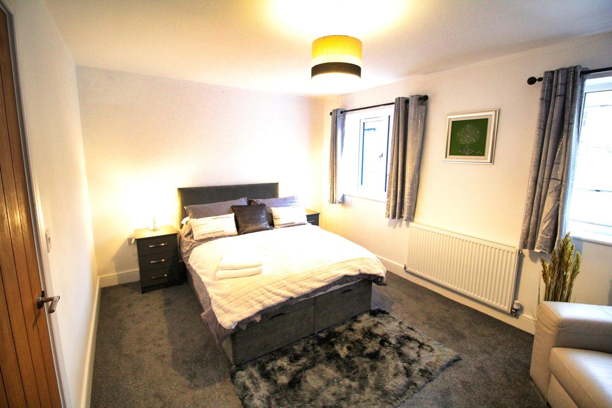 Rotherham - Rawmarsh - Great Customer Feedback - 2 Bed Bungalow - New Build - High End Furnishings - Wheel Chair Accessible - Large Enclosed Garden - Dog Friendly Luaran gambar