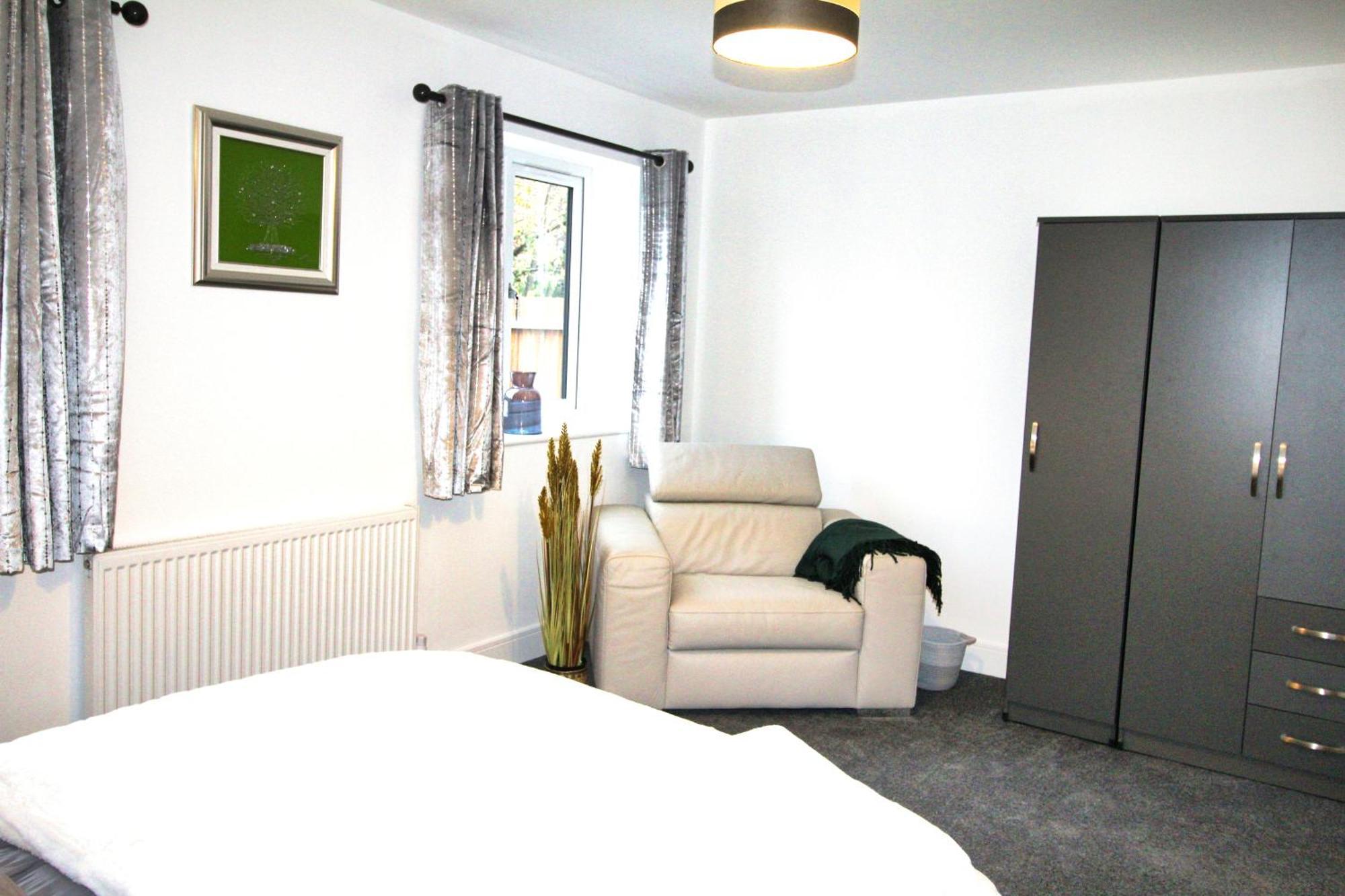 Rotherham - Rawmarsh - Great Customer Feedback - 2 Bed Bungalow - New Build - High End Furnishings - Wheel Chair Accessible - Large Enclosed Garden - Dog Friendly Luaran gambar