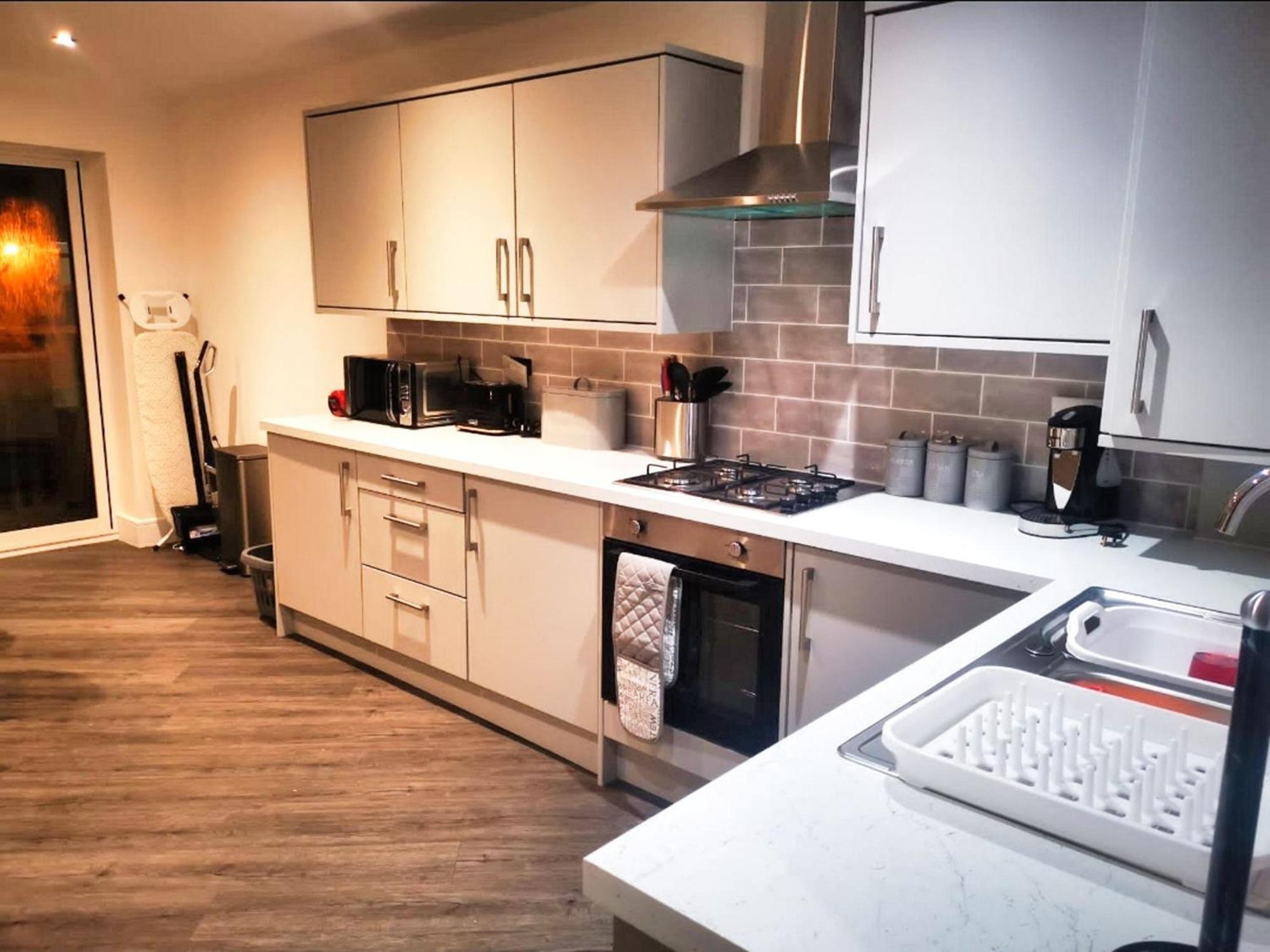 Rotherham - Rawmarsh - Great Customer Feedback - 2 Bed Bungalow - New Build - High End Furnishings - Wheel Chair Accessible - Large Enclosed Garden - Dog Friendly Luaran gambar